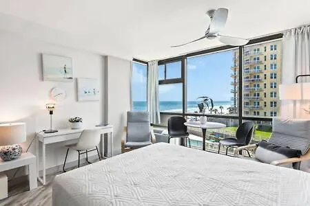 Newly Remodeled Beachfront Studio With Pool